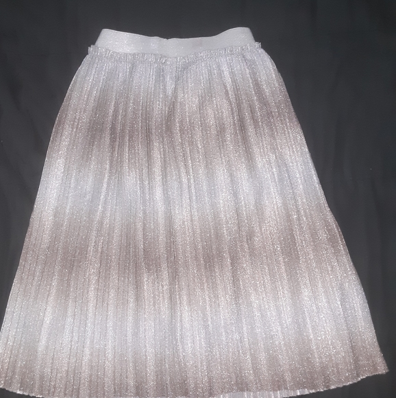 Silver Grey pleaded skirt size 12 Roberta di Roma with Under Armour gloves - Picture 1 of 3